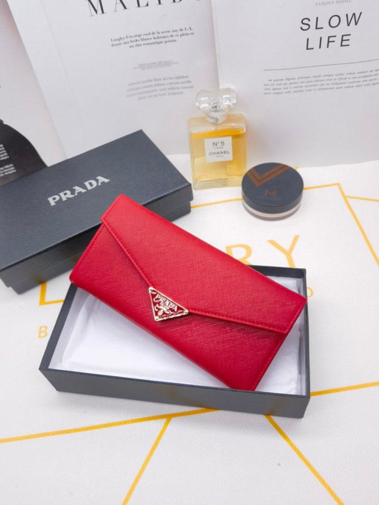 【AT10166】プラダの赤い封筒型財布、高級感溢れるエレガントデザイン | Prada