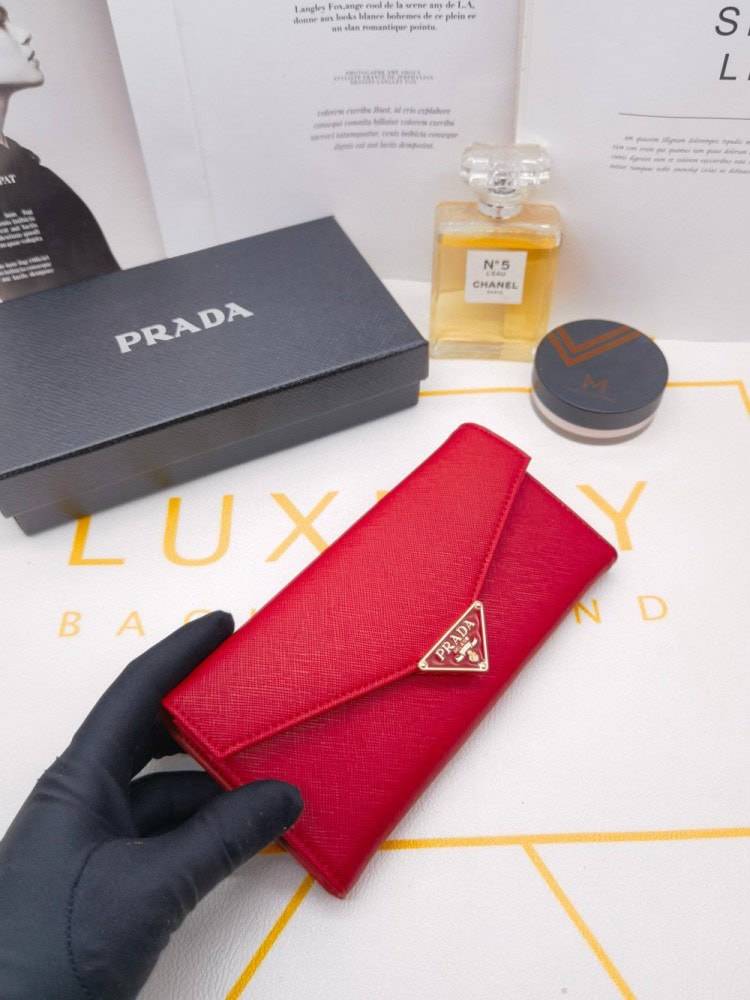 【AT10166】プラダの赤い封筒型財布、高級感溢れるエレガントデザイン | Prada