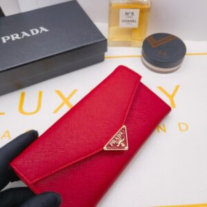 【AT10166】プラダの赤い封筒型財布、高級感溢れるエレガントデザイン | Prada