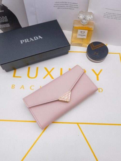 【AT10167】プラダ ピンク色牛革フラップ型高級財布 | Prada