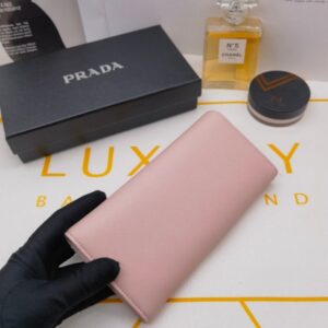 【AT10167】プラダ ピンク色牛革フラップ型高級財布 | Prada