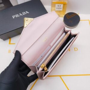 【AT10167】プラダ ピンク色牛革フラップ型高級財布 | Prada