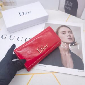 【AT10170】ディオールの赤い牛革財布 - 高級エレガンスで品位向上！ | Christian Dior