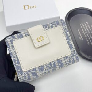 【AT10174】ディオールのクラシックなフラワープリント 財布 - ラグジュアリーなエレガントさを演出 | Dior Paris
