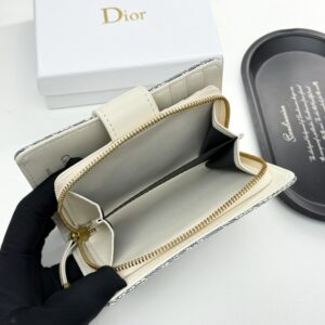 【AT10174】ディオールのクラシックなフラワープリント 財布 - ラグジュアリーなエレガントさを演出 | Dior Paris
