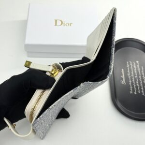 【AT10174】ディオールのクラシックなフラワープリント 財布 - ラグジュアリーなエレガントさを演出 | Dior Paris