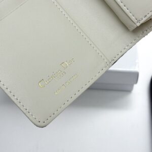 【AT10174】ディオールのクラシックなフラワープリント 財布 - ラグジュアリーなエレガントさを演出 | Dior Paris