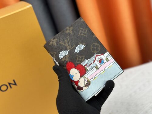 【AT10177】ルイ・ヴィトンモノグラムパスポートホルダー｜ファッションアクセサリー | Louis Vuitton Paris