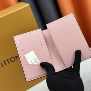 【AT10177】ルイ・ヴィトンモノグラムパスポートホルダー｜ファッションアクセサリー | Louis Vuitton Paris