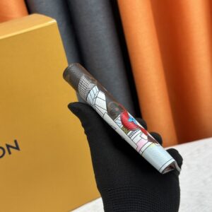 【AT10177】ルイ・ヴィトンモノグラムパスポートホルダー｜ファッションアクセサリー | Louis Vuitton Paris