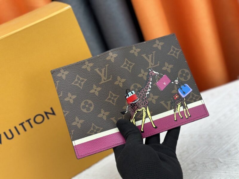 【AT10178】ルイ・ヴィトン ロマンチックな長い首のパスポートケース | LV