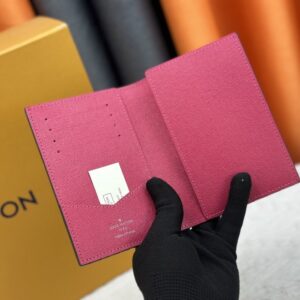 【AT10178】ルイ・ヴィトン ロマンチックな長い首のパスポートケース | LV
