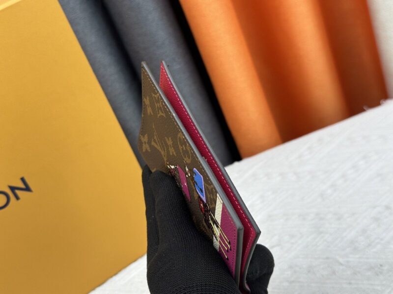 【AT10178】ルイ・ヴィトン ロマンチックな長い首のパスポートケース | LV