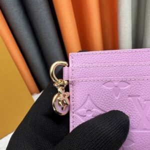 【AT10180】ルイ・ヴィトン Monogram エンプレントレザー名刺入れ - ピンク色のビジネス用途カードホルダー | LV