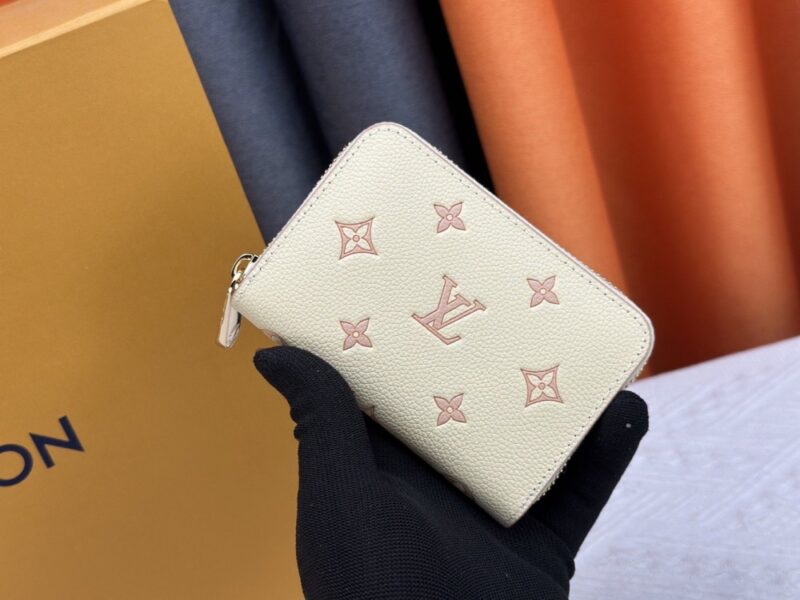 【AT10183】ルイ・ヴィトン(Louis Vuitton) モノグラム・アンプラントレ・小銭入れ: 高級型押しレザー 落ち着いた贅沢さと洗練さを演出 | Louis Vuitton Malletier