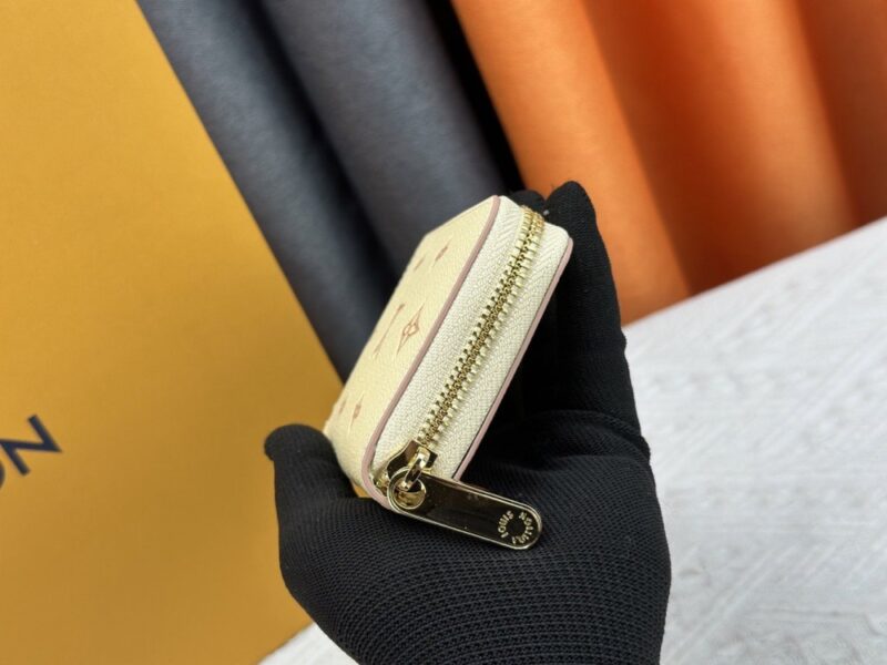 【AT10183】ルイ・ヴィトン(Louis Vuitton) モノグラム・アンプラントレ・小銭入れ: 高級型押しレザー 落ち着いた贅沢さと洗練さを演出 | Louis Vuitton Malletier