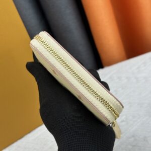 【AT10183】ルイ・ヴィトン(Louis Vuitton) モノグラム・アンプラントレ・小銭入れ: 高級型押しレザー 落ち着いた贅沢さと洗練さを演出 | Louis Vuitton Malletier