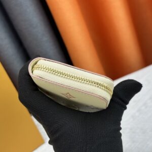 【AT10183】ルイ・ヴィトン(Louis Vuitton) モノグラム・アンプラントレ・小銭入れ: 高級型押しレザー 落ち着いた贅沢さと洗練さを演出 | Louis Vuitton Malletier