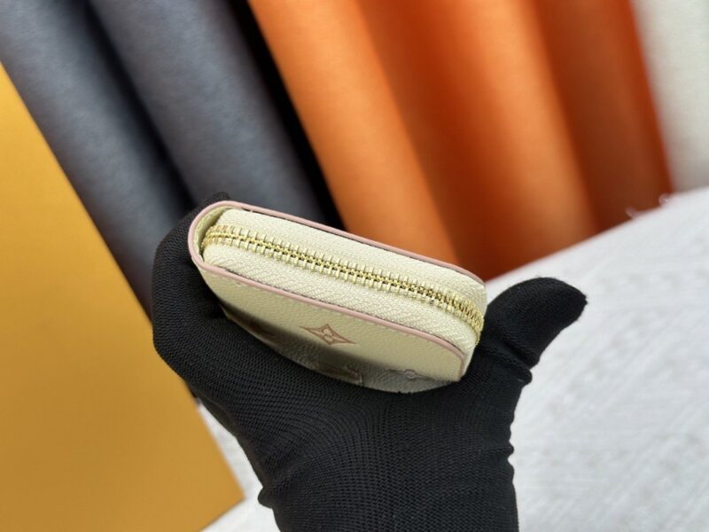 【AT10183】ルイ・ヴィトン(Louis Vuitton) モノグラム・アンプラントレ・小銭入れ: 高級型押しレザー 落ち着いた贅沢さと洗練さを演出 | Louis Vuitton Malletier