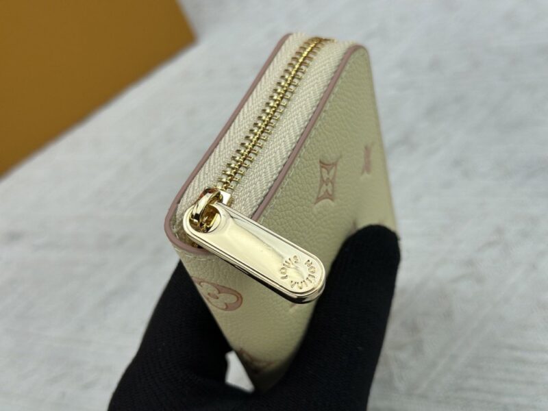 【AT10183】ルイ・ヴィトン(Louis Vuitton) モノグラム・アンプラントレ・小銭入れ: 高級型押しレザー 落ち着いた贅沢さと洗練さを演出 | Louis Vuitton Malletier