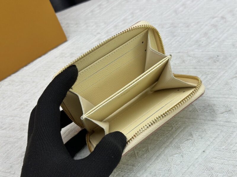 【AT10183】ルイ・ヴィトン(Louis Vuitton) モノグラム・アンプラントレ・小銭入れ: 高級型押しレザー 落ち着いた贅沢さと洗練さを演出 | Louis Vuitton Malletier