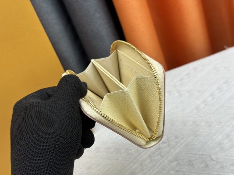 【AT10183】ルイ・ヴィトン(Louis Vuitton) モノグラム・アンプラントレ・小銭入れ: 高級型押しレザー 落ち着いた贅沢さと洗練さを演出 | Louis Vuitton Malletier