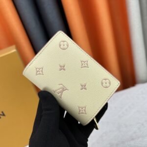 【AT10184】ルイ・ヴィトンMonogram エンボス加工グレインレザー財布、贅沢な収納とスマートなデザイン | Louis Vuitton