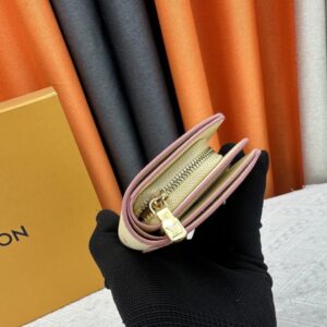 【AT10184】ルイ・ヴィトンMonogram エンボス加工グレインレザー財布、贅沢な収納とスマートなデザイン | Louis Vuitton
