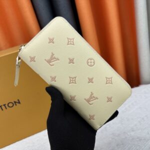 【AT10185】ルイ・ヴィトン Zippyシリーズのエレガントなモノグラム・アンプレインテ財布 | Louis Vuitton