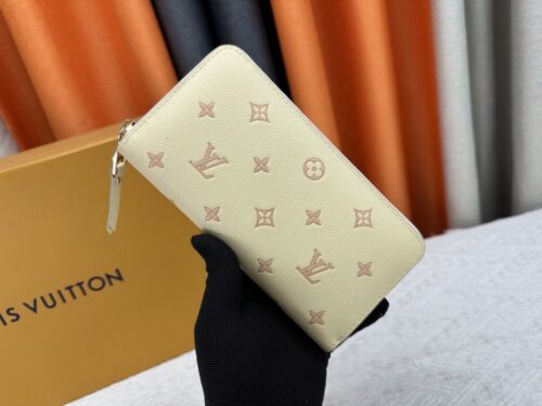 【AT10185】ルイ・ヴィトン Zippyシリーズのエレガントなモノグラム・アンプレインテ財布 | Louis Vuitton
