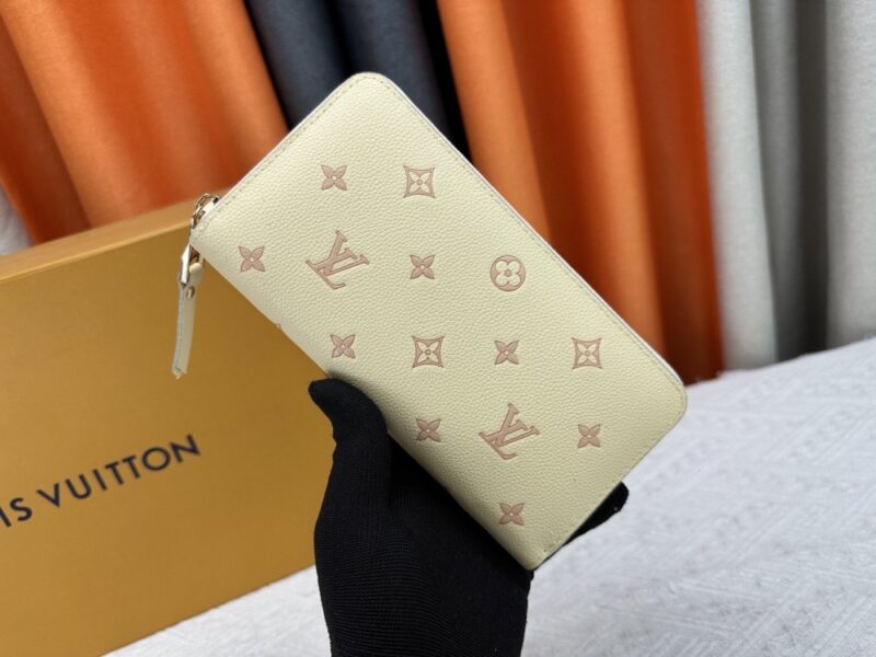 【AT10185】ルイ・ヴィトン Zippyシリーズのエレガントなモノグラム・アンプレインテ財布 | Louis Vuitton