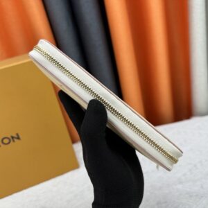 【AT10185】ルイ・ヴィトン Zippyシリーズのエレガントなモノグラム・アンプレインテ財布 | Louis Vuitton