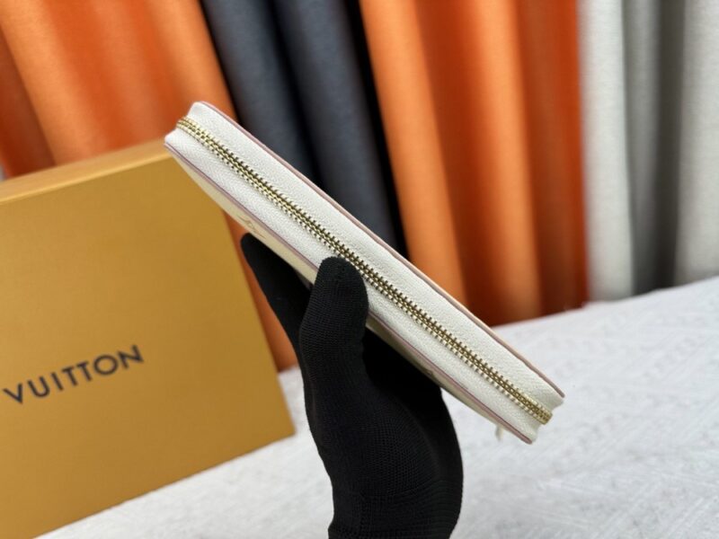【AT10185】ルイ・ヴィトン Zippyシリーズのエレガントなモノグラム・アンプレインテ財布 | Louis Vuitton