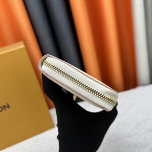 【AT10185】ルイ・ヴィトン Zippyシリーズのエレガントなモノグラム・アンプレインテ財布 | Louis Vuitton