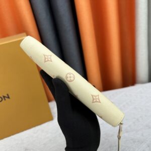 【AT10185】ルイ・ヴィトン Zippyシリーズのエレガントなモノグラム・アンプレインテ財布 | Louis Vuitton
