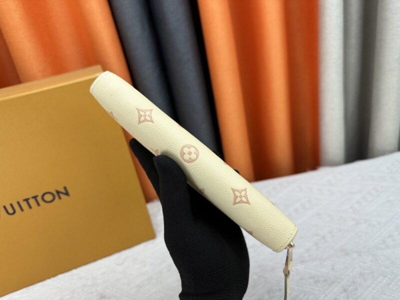 【AT10185】ルイ・ヴィトン Zippyシリーズのエレガントなモノグラム・アンプレインテ財布 | Louis Vuitton