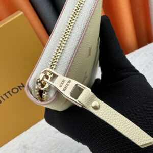 【AT10185】ルイ・ヴィトン Zippyシリーズのエレガントなモノグラム・アンプレインテ財布 | Louis Vuitton