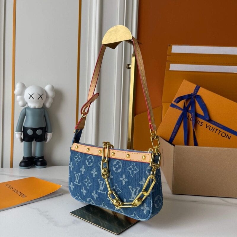 【AT10189】ルイ・ヴィトンのデニムブルーPochette Accessoires - スタイリッシュなデザインと機能性を兼ね備えた都会的なアクセサリー | Louis Vuitton
