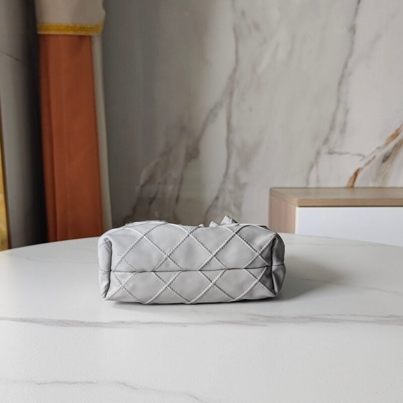 【AT10196】ダイヤパターン柔らかなヤギ革チェーンバッグ - Luxury Chic Bags | Chanel