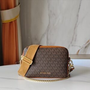 【AT10206】マイケル・コースBryantシリーズカメラバッグ - 都会のエレガントさを演出 | Michael Kors
