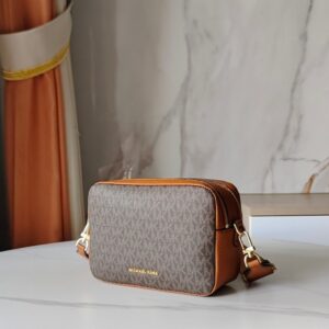 【AT10206】マイケル・コースBryantシリーズカメラバッグ - 都会のエレガントさを演出 | Michael Kors