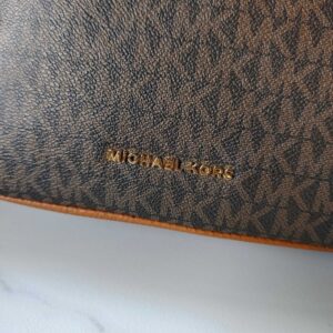 【AT10206】マイケル・コースBryantシリーズカメラバッグ - 都会のエレガントさを演出 | Michael Kors
