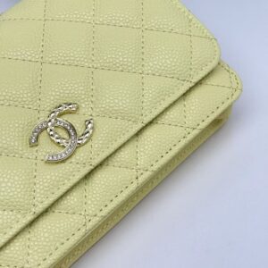 【AT10225】シャネルのクラシックWOCチェーンバッグ、レモンイエローが夏のファッションを彩る | Chanel Paris