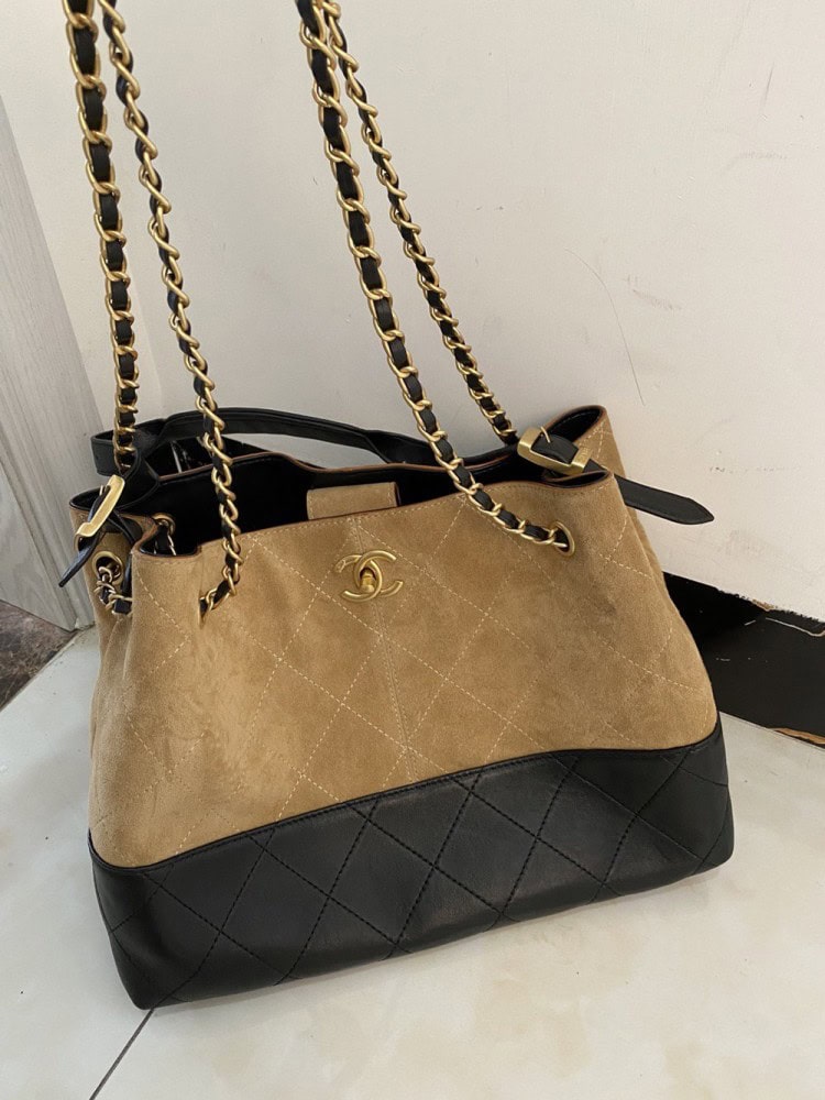 【AT10226】シャネルのダイヤモンド柄スエードハンドバッグ - エレガントな都会の日常アクセサリー | Chanel