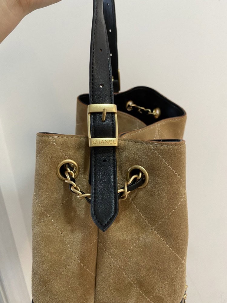 【AT10226】シャネルのダイヤモンド柄スエードハンドバッグ - エレガントな都会の日常アクセサリー | Chanel