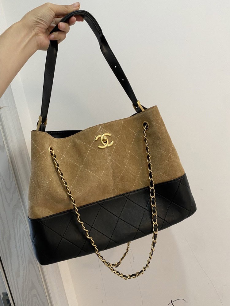 【AT10226】シャネルのダイヤモンド柄スエードハンドバッグ - エレガントな都会の日常アクセサリー | Chanel