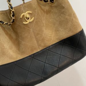 【AT10226】シャネルのダイヤモンド柄スエードハンドバッグ - エレガントな都会の日常アクセサリー | Chanel