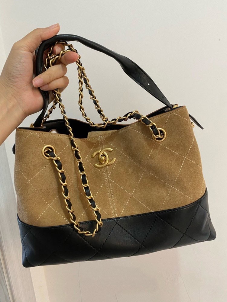 【AT10227】シャネルのクラシックトートバッグ - 豪華なデザインと優雅な高級感【日本語】Chanel Classic Tote Bag - ゴージャスでエレガントなアイテム | Chanel