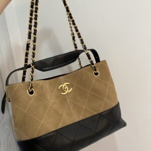 【AT10227】シャネルのクラシックトートバッグ - 豪華なデザインと優雅な高級感【日本語】Chanel Classic Tote Bag - ゴージャスでエレガントなアイテム | Chanel