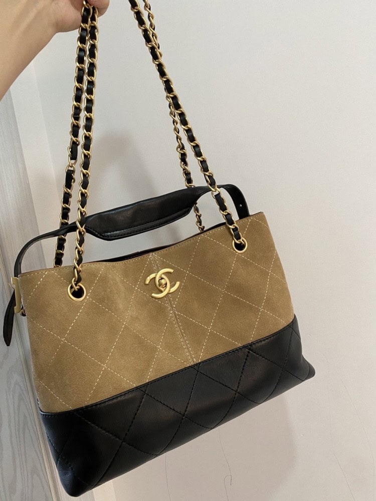 【AT10227】シャネルのクラシックトートバッグ - 豪華なデザインと優雅な高級感【日本語】Chanel Classic Tote Bag - ゴージャスでエレガントなアイテム | Chanel